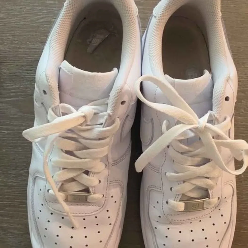 Nike classic iconic